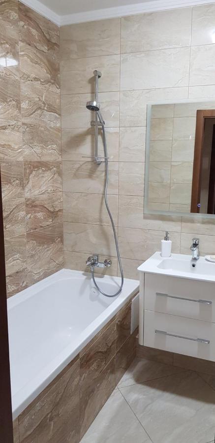 просторные бариса гмыри 14б Apartment Kyiv